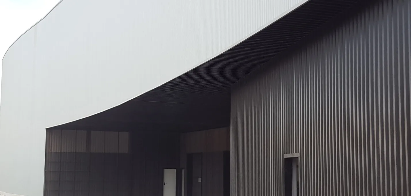 DHL CENTER-787_buildingCompressFormat