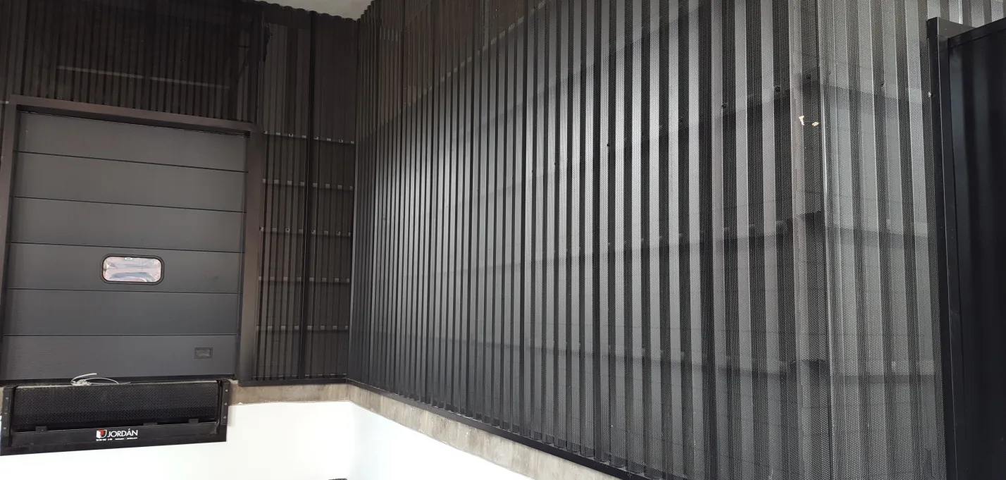 DHL CENTER-794_buildingCompressFormat